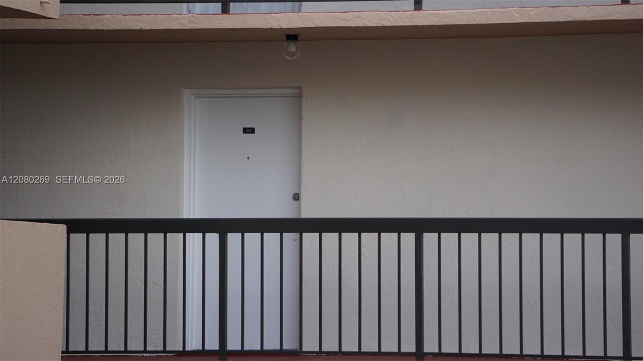 For Sale: $289,900 (2 beds, 2 baths, 893 Square Feet)