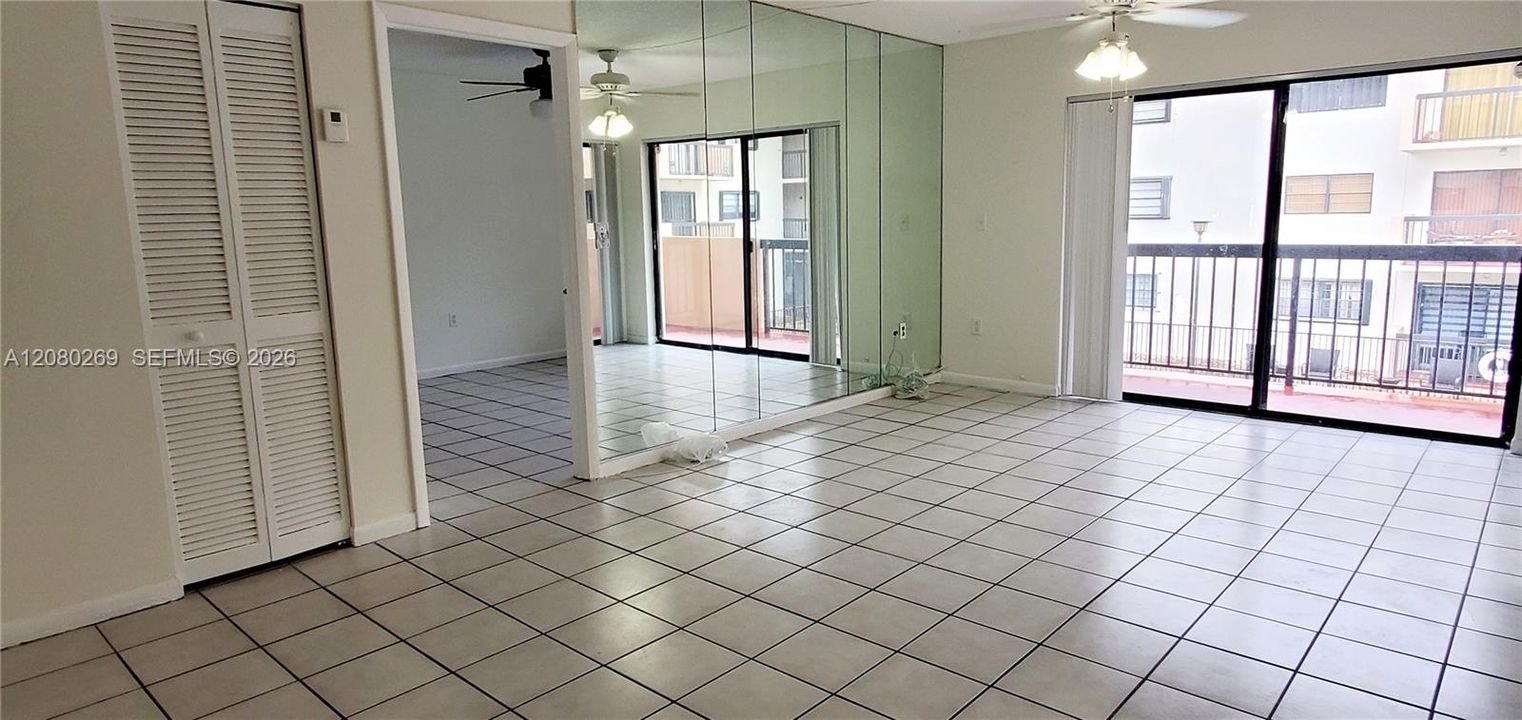 For Sale: $289,900 (2 beds, 2 baths, 893 Square Feet)