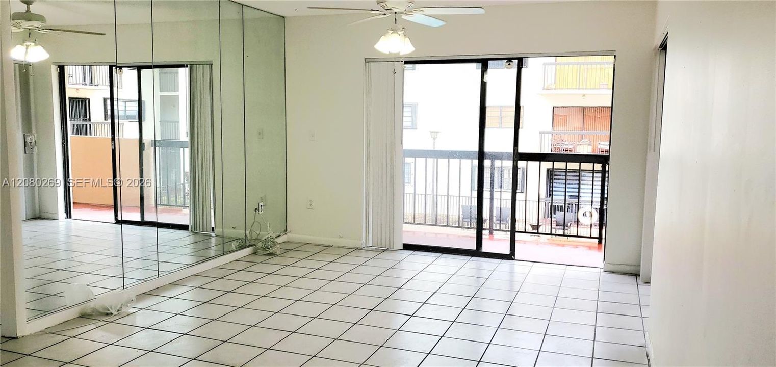 For Sale: $289,900 (2 beds, 2 baths, 893 Square Feet)
