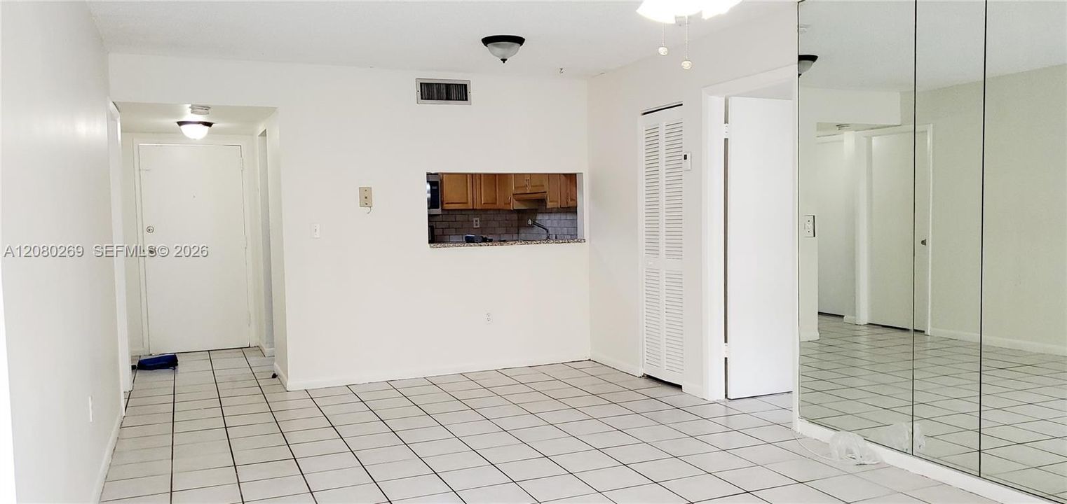 For Sale: $289,900 (2 beds, 2 baths, 893 Square Feet)