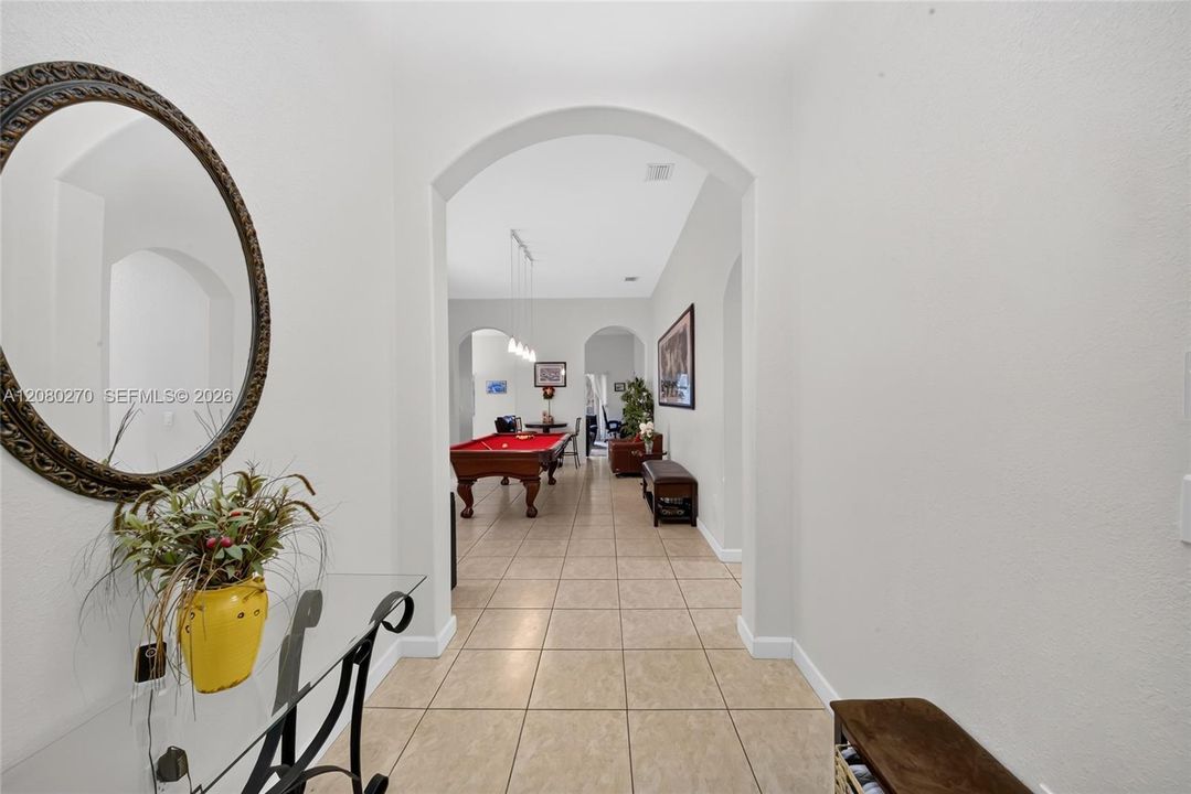 En Venta: $779,000 (4 camas, 2 baños, 2496 Pies cuadrados)