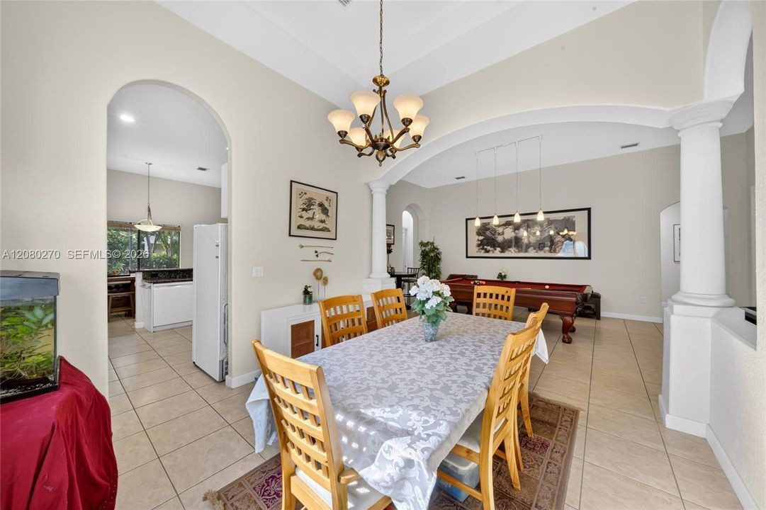 En Venta: $779,000 (4 camas, 2 baños, 2496 Pies cuadrados)
