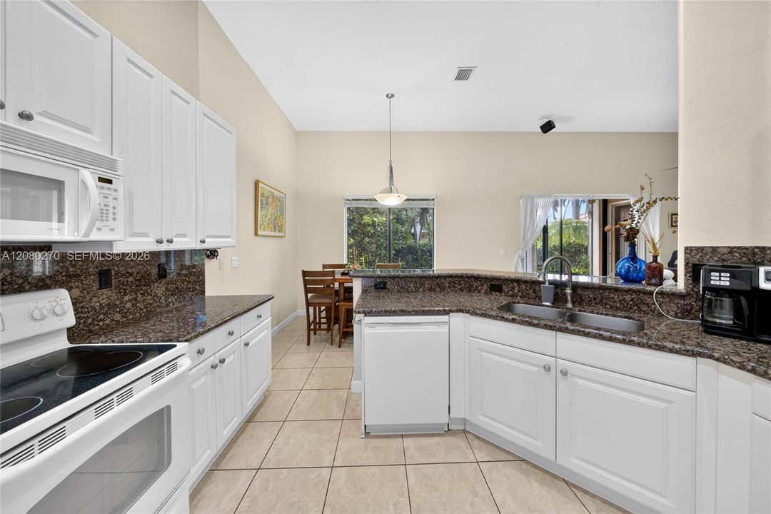 En Venta: $779,000 (4 camas, 2 baños, 2496 Pies cuadrados)