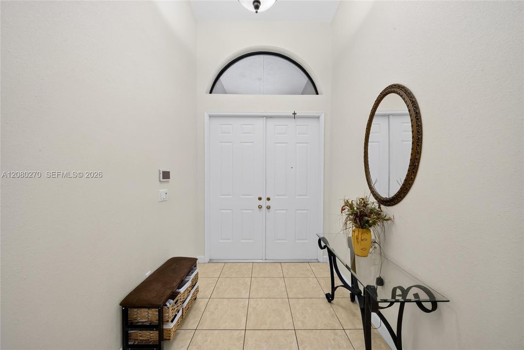 En Venta: $779,000 (4 camas, 2 baños, 2496 Pies cuadrados)