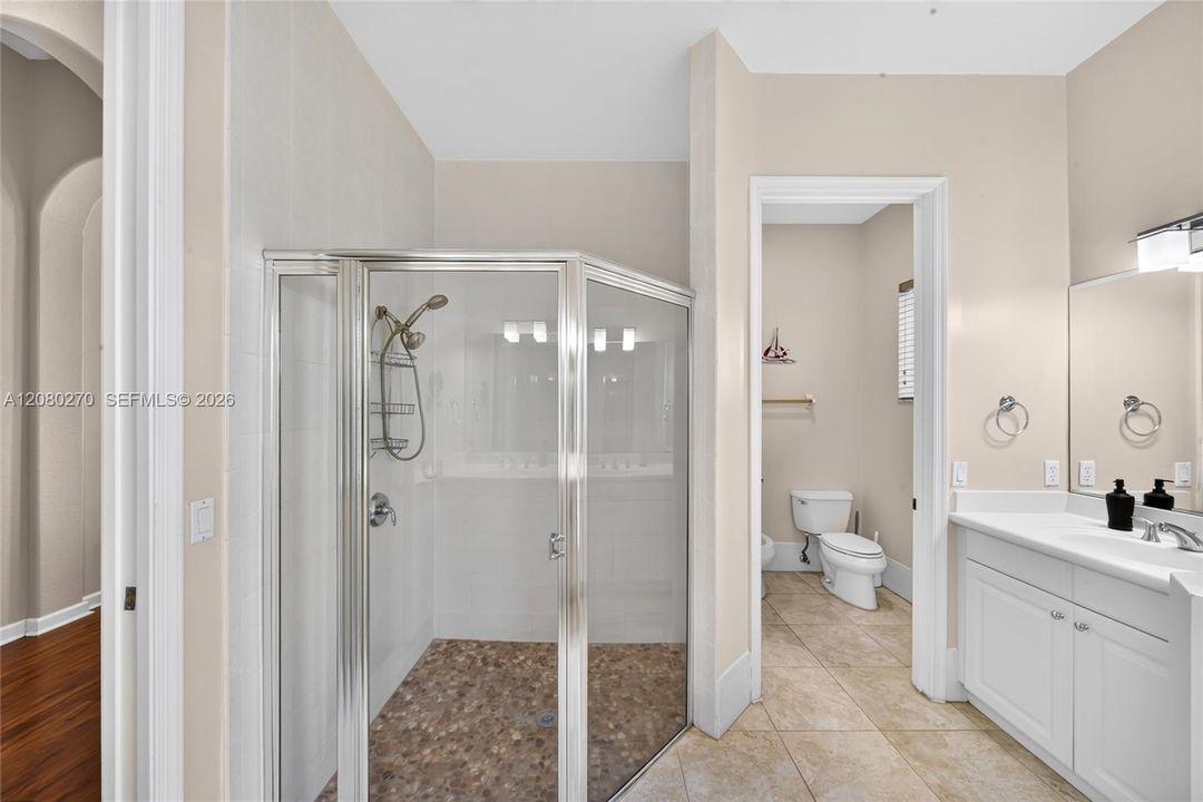 En Venta: $779,000 (4 camas, 2 baños, 2496 Pies cuadrados)