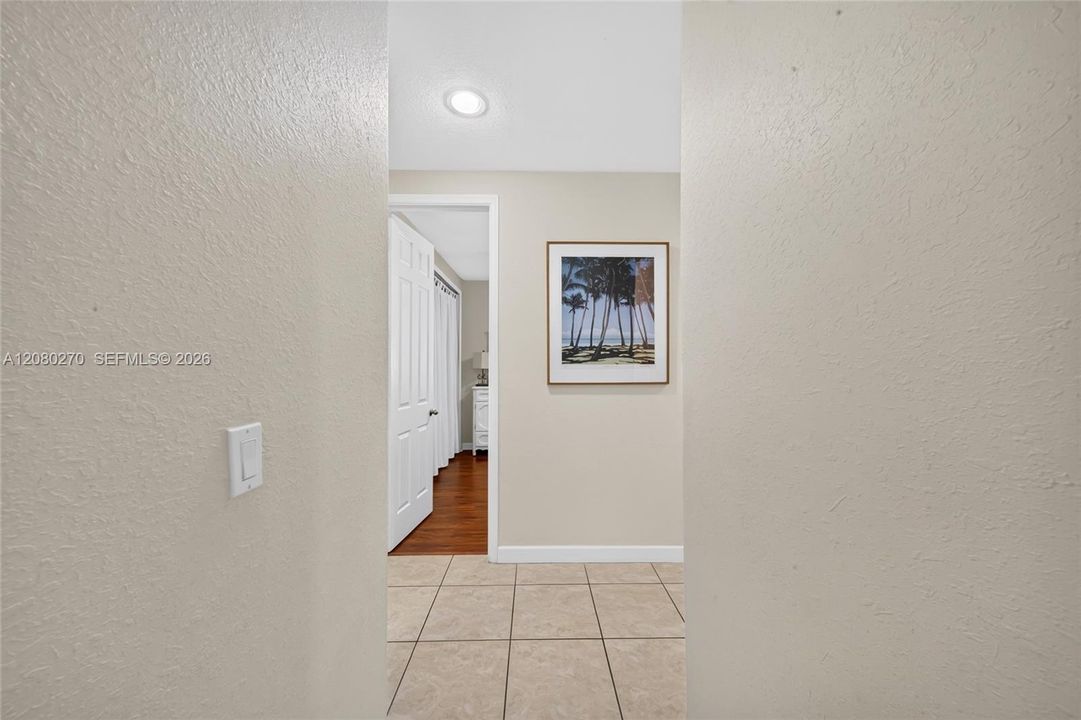 En Venta: $779,000 (4 camas, 2 baños, 2496 Pies cuadrados)