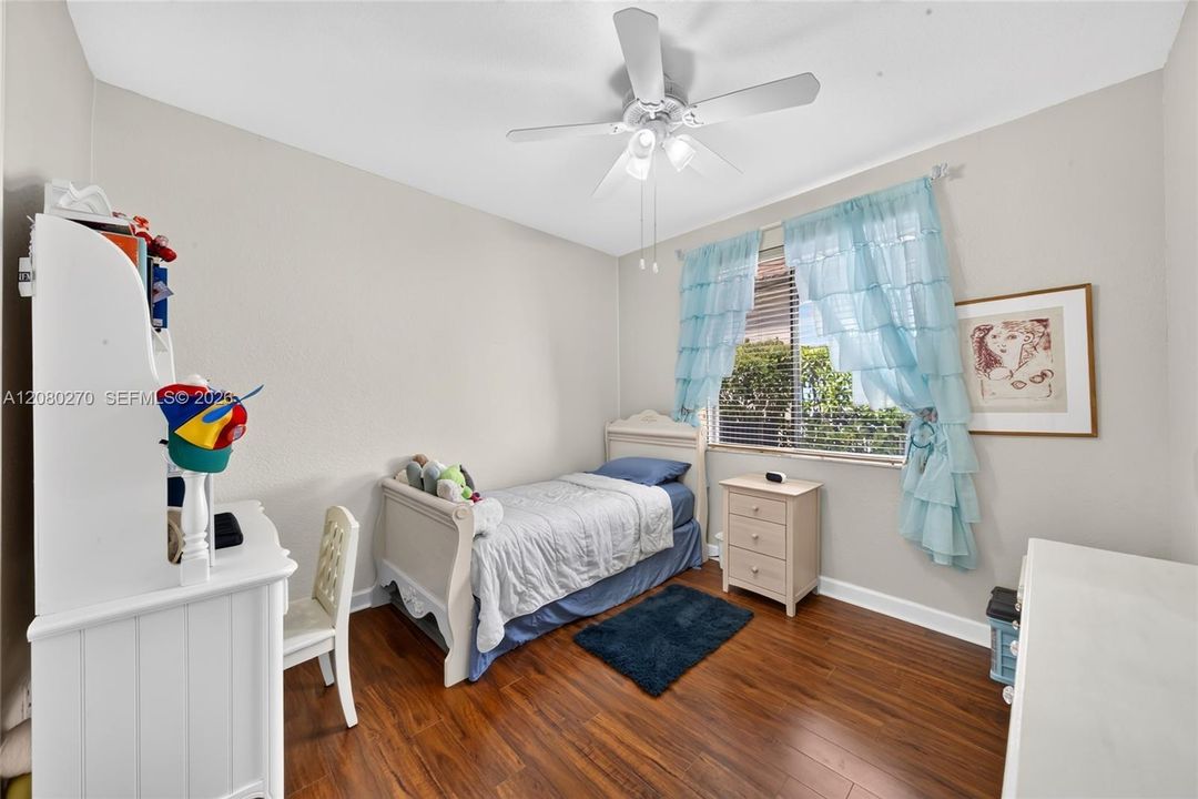 En Venta: $779,000 (4 camas, 2 baños, 2496 Pies cuadrados)