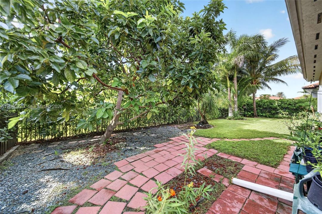 En Venta: $779,000 (4 camas, 2 baños, 2496 Pies cuadrados)