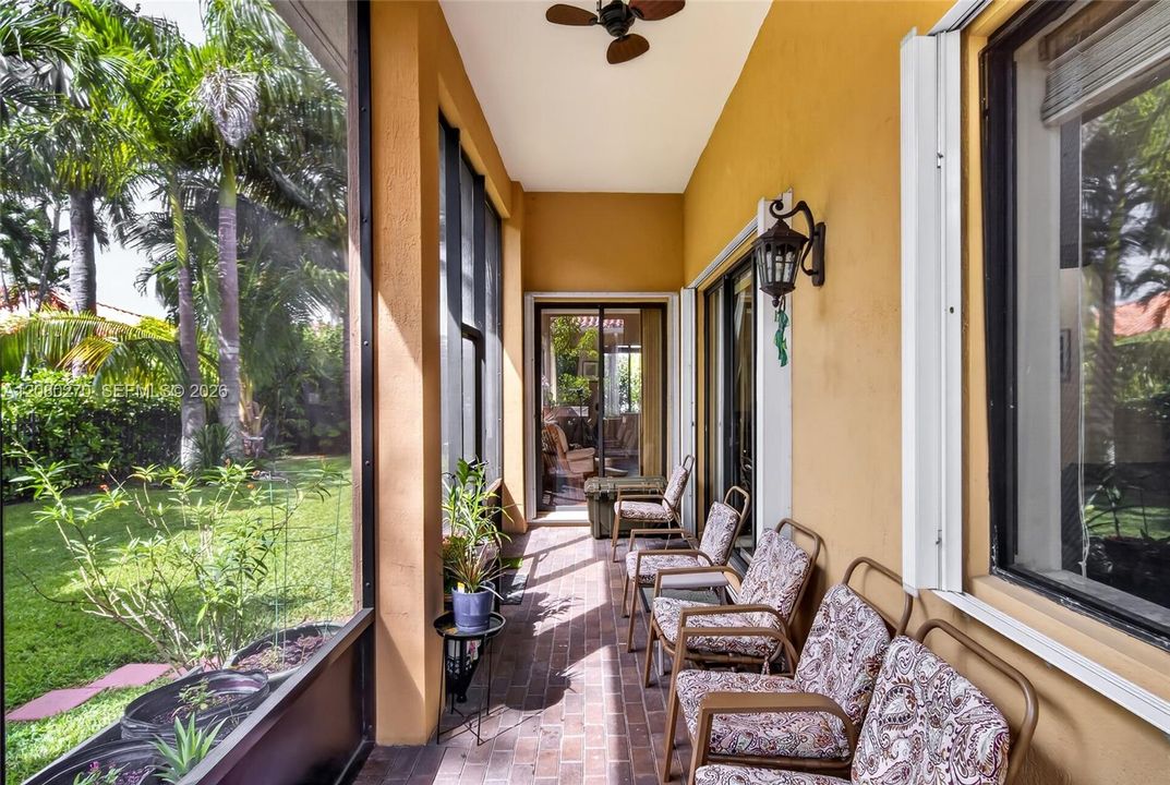 En Venta: $779,000 (4 camas, 2 baños, 2496 Pies cuadrados)