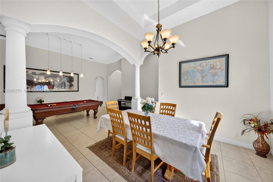 En Venta: $779,000 (4 camas, 2 baños, 2496 Pies cuadrados)