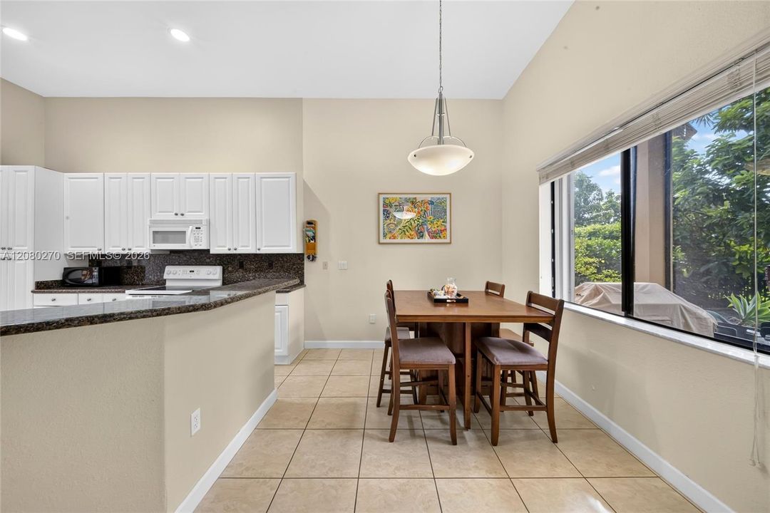 En Venta: $779,000 (4 camas, 2 baños, 2496 Pies cuadrados)