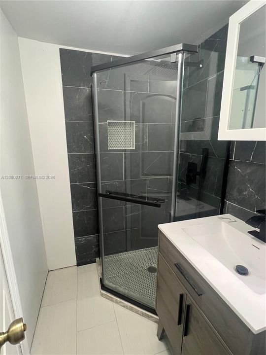 For Rent: $1,500 (1 beds, 1 baths, 1952 Square Feet)