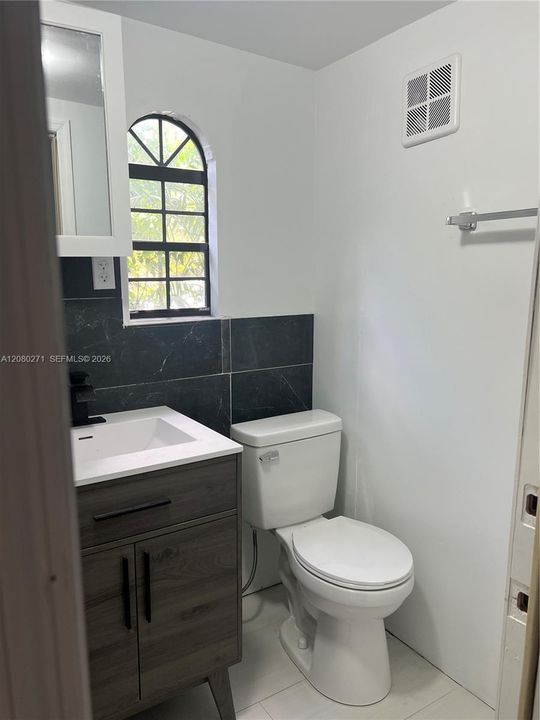 For Rent: $1,500 (1 beds, 1 baths, 1952 Square Feet)