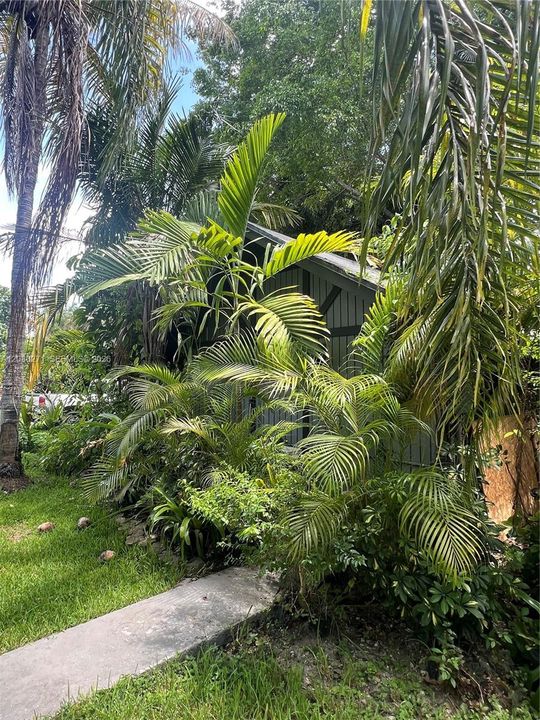 For Rent: $1,500 (1 beds, 1 baths, 1952 Square Feet)