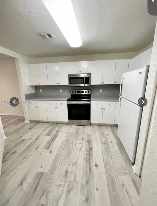 For Sale: $360,000 (2 beds, 2 baths, 1240 Square Feet)