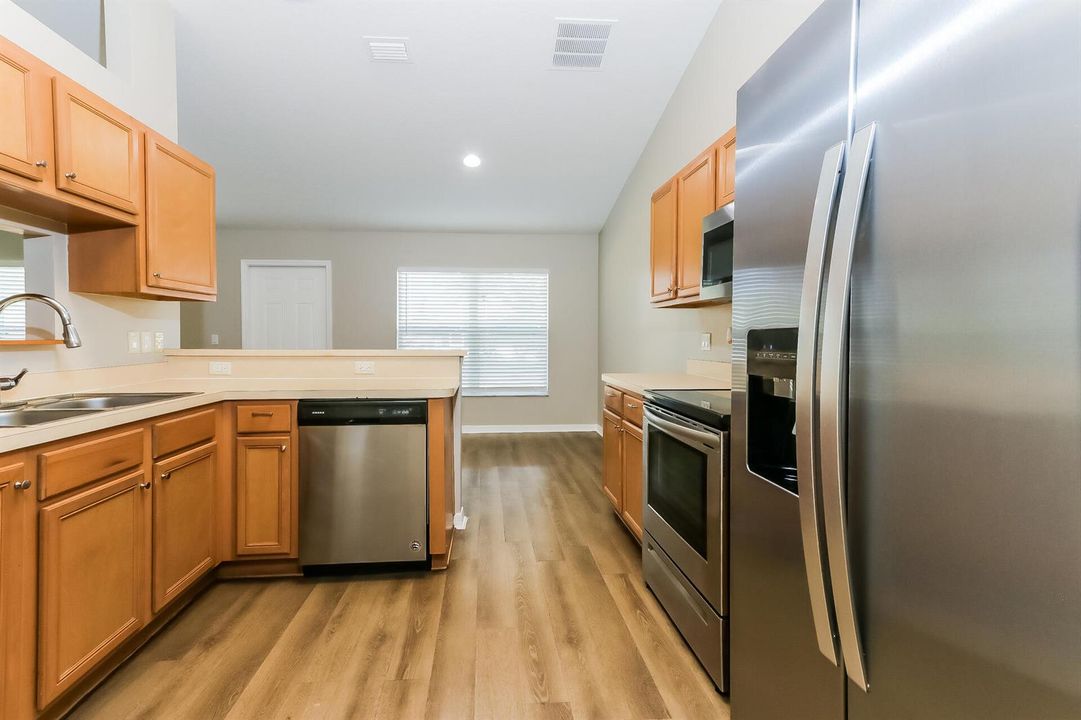1002059.2431 SE Gilbert Ave 004-photo-ki