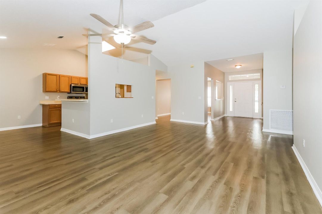 1002059.2431 SE Gilbert Ave 003-photo-li