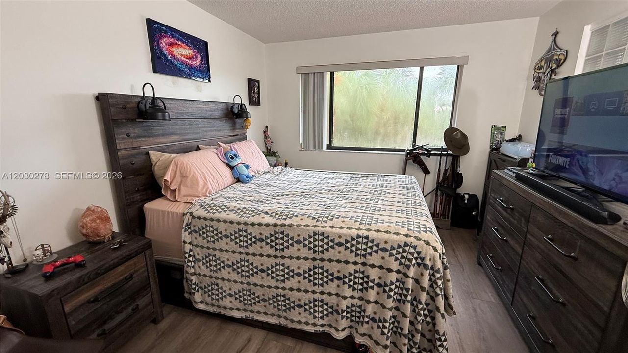 For Sale: $359,990 (3 beds, 2 baths, 1240 Square Feet)