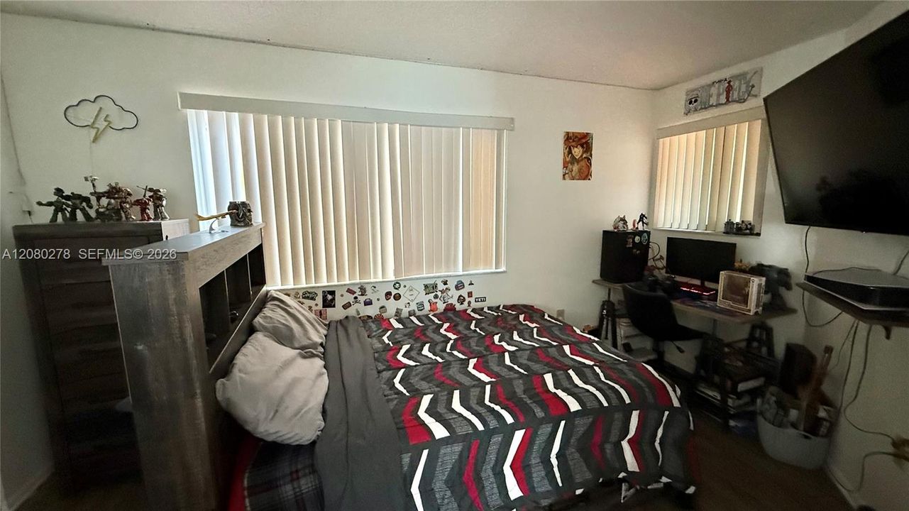 For Sale: $359,990 (3 beds, 2 baths, 1240 Square Feet)