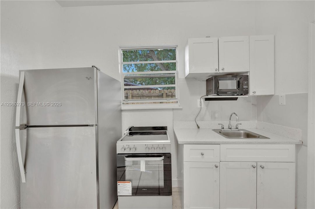 For Rent: $1,300 (1 beds, 1 baths, 200 Square Feet)