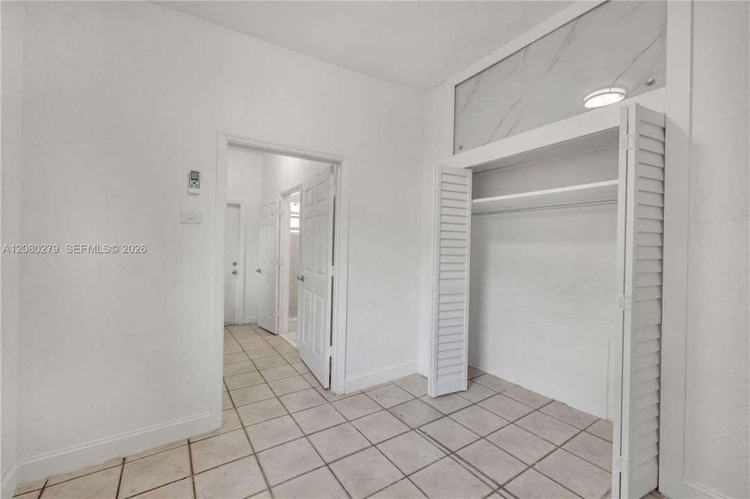 For Rent: $1,300 (1 beds, 1 baths, 200 Square Feet)