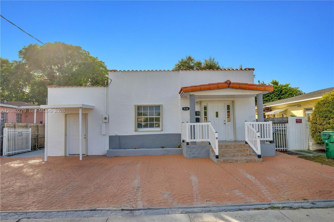 For Rent: $1,300 (1 beds, 1 baths, 200 Square Feet)