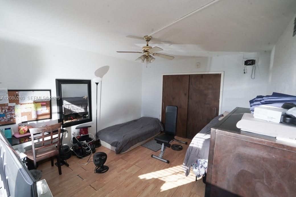 For Sale: $132,000 (1 beds, 1 baths, 1036 Square Feet)