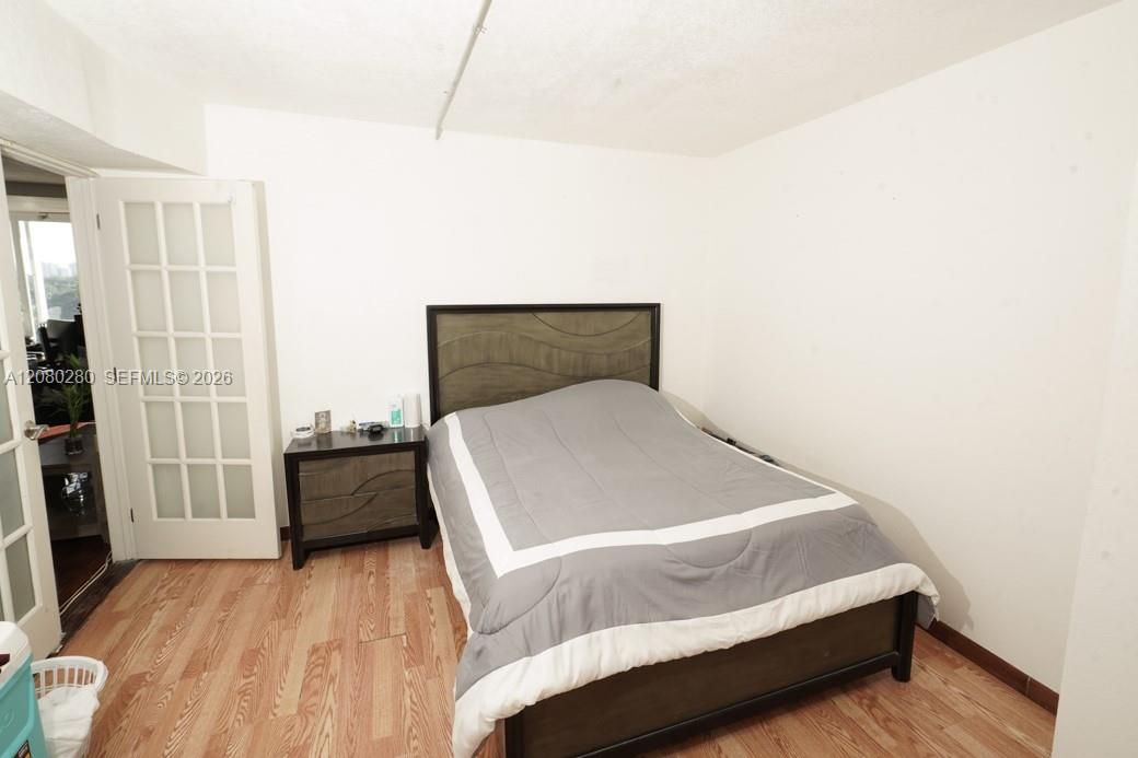For Sale: $132,000 (1 beds, 1 baths, 1036 Square Feet)