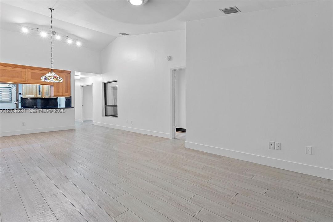 В аренду: $3,300 (3 спален, 2 ванн, 1446 Квадратных фут)