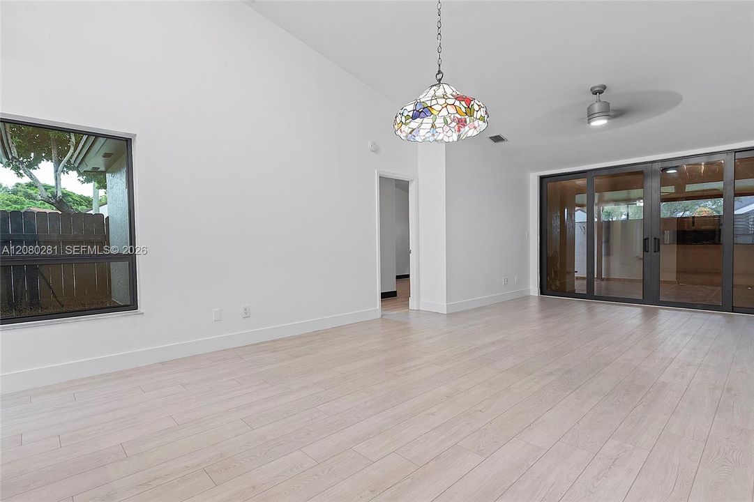 В аренду: $3,300 (3 спален, 2 ванн, 1446 Квадратных фут)
