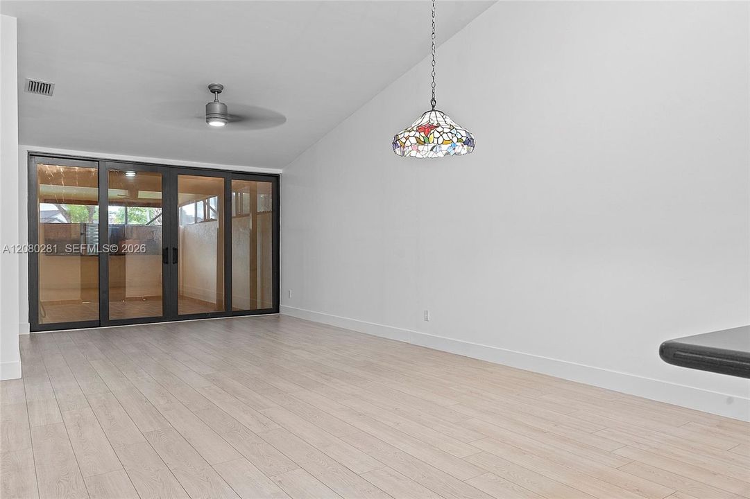 В аренду: $3,300 (3 спален, 2 ванн, 1446 Квадратных фут)