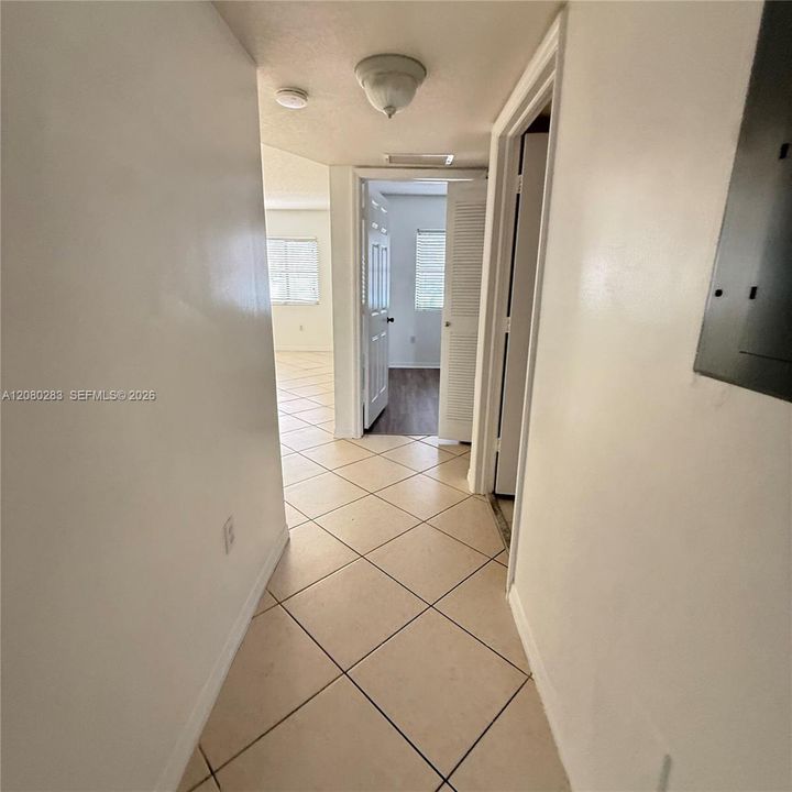 For Sale: $255,000 (2 beds, 2 baths, 817 Square Feet)