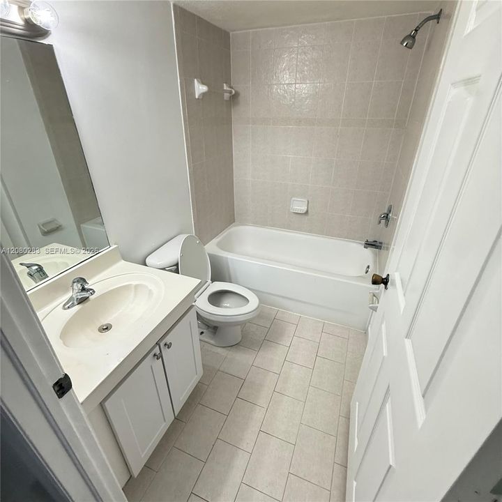 For Sale: $255,000 (2 beds, 2 baths, 817 Square Feet)