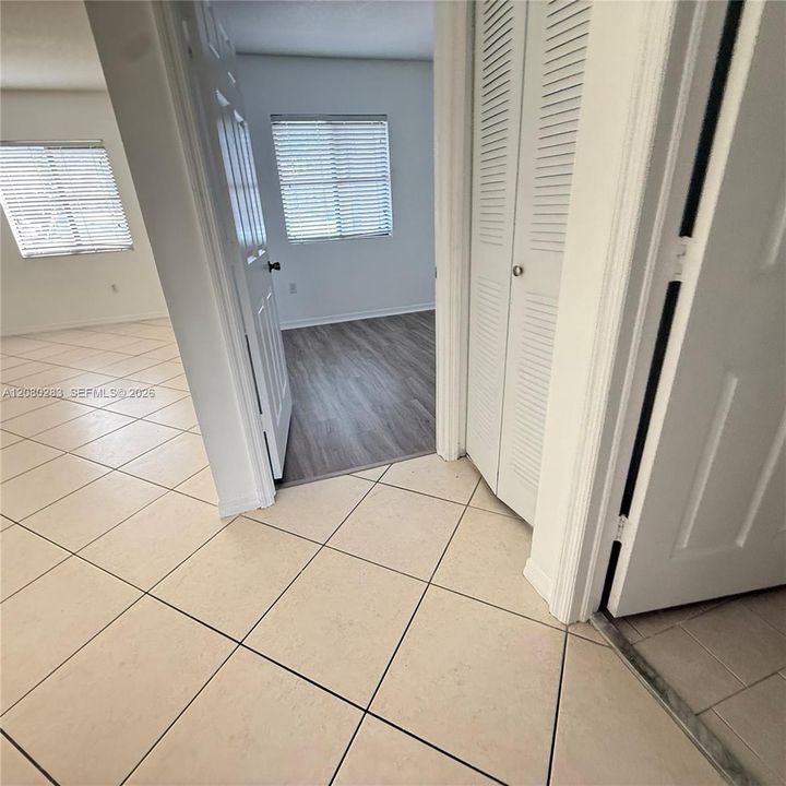 For Sale: $255,000 (2 beds, 2 baths, 817 Square Feet)