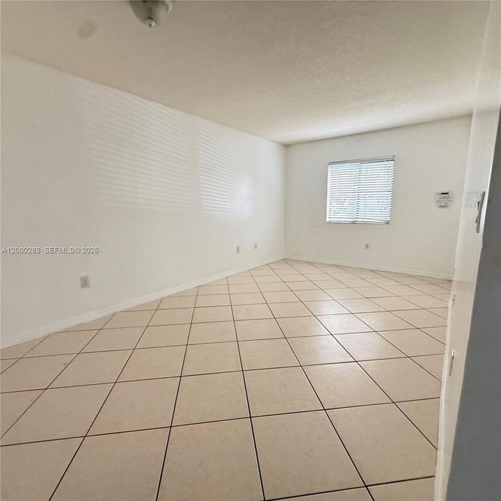 For Sale: $255,000 (2 beds, 2 baths, 817 Square Feet)