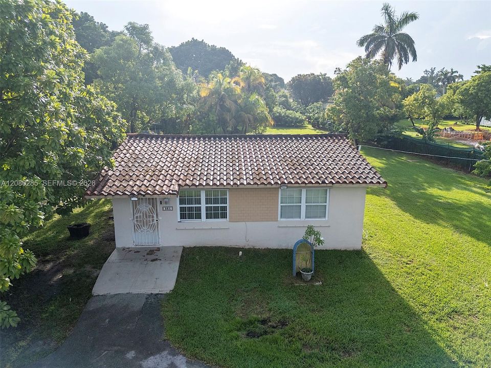 For Sale: $1,250,000 (2 beds, 1 baths, 1050 Square Feet)