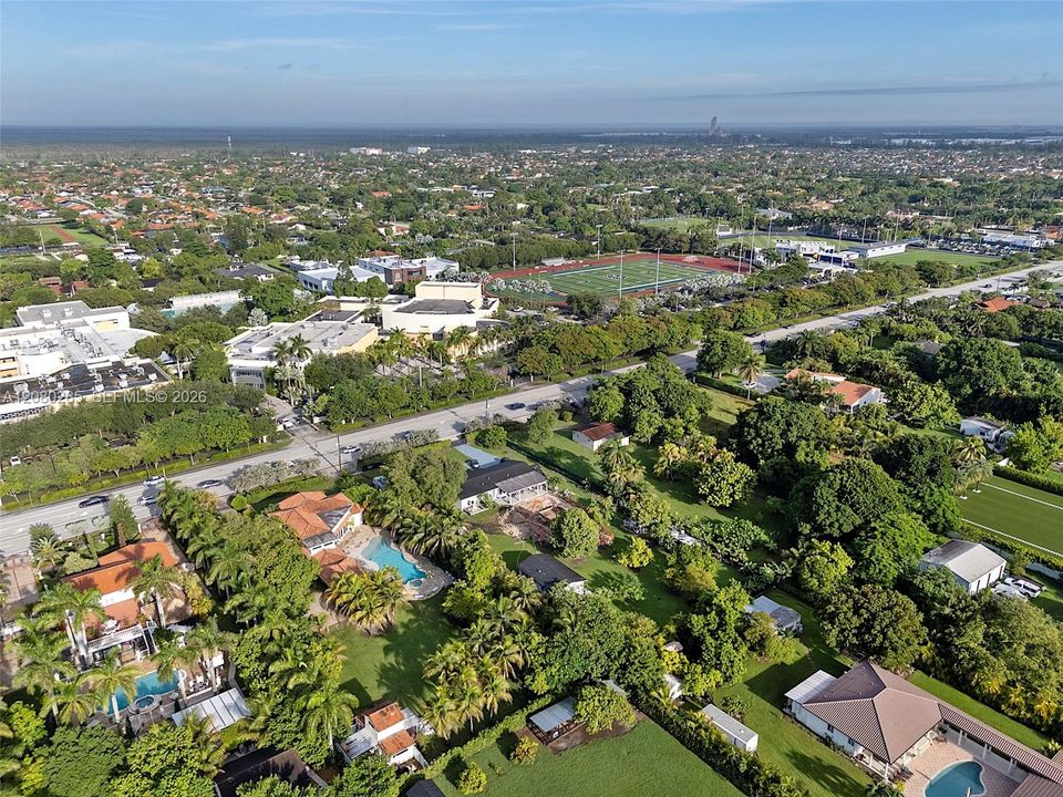 For Sale: $1,250,000 (2 beds, 1 baths, 1050 Square Feet)