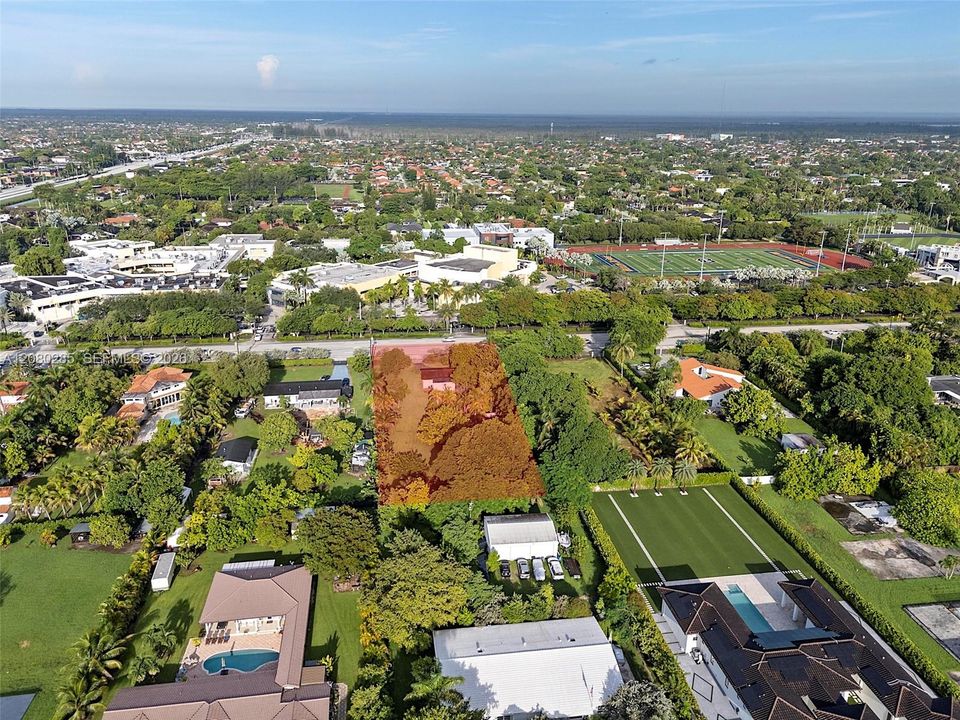 For Sale: $1,250,000 (2 beds, 1 baths, 1050 Square Feet)