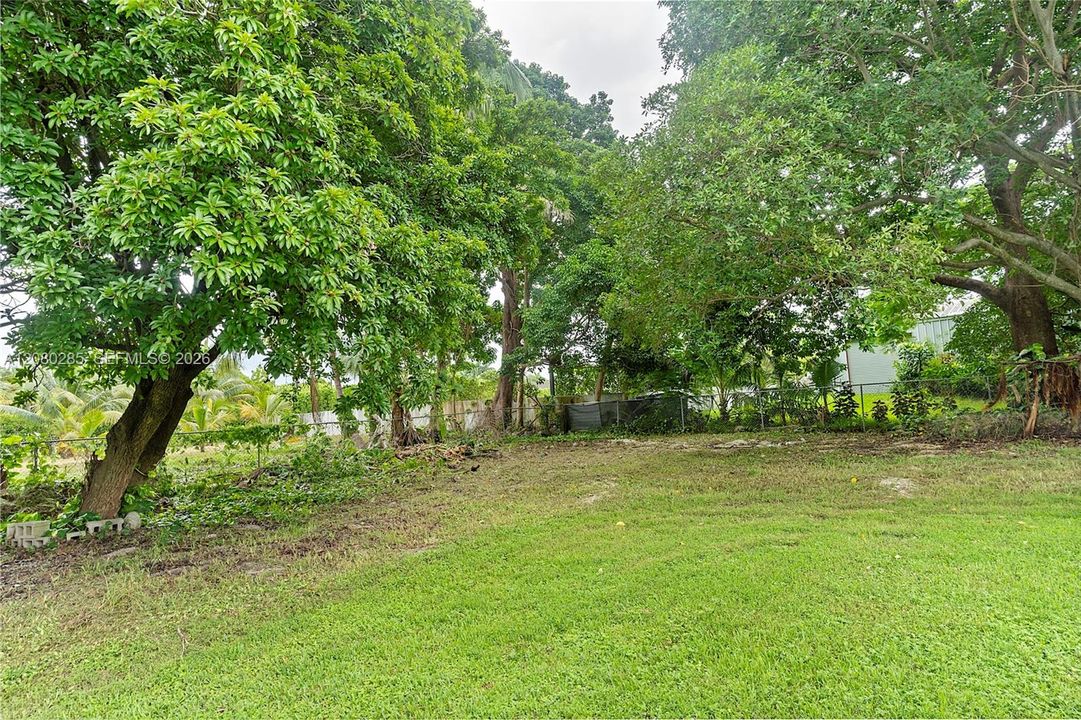 For Sale: $1,250,000 (2 beds, 1 baths, 1050 Square Feet)