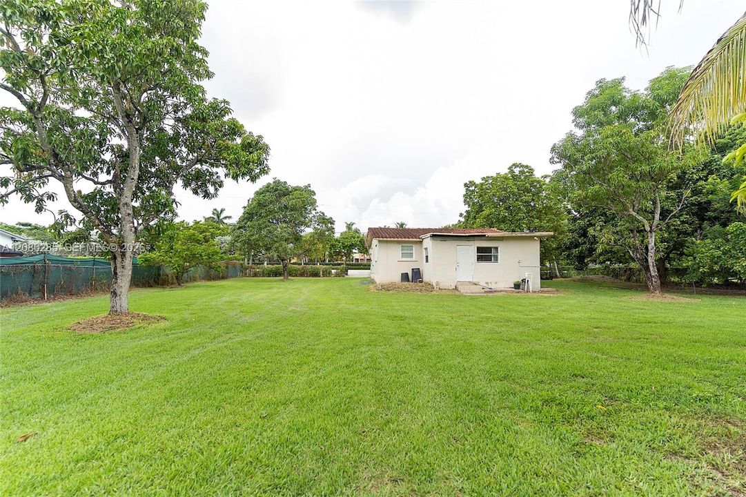For Sale: $1,250,000 (2 beds, 1 baths, 1050 Square Feet)