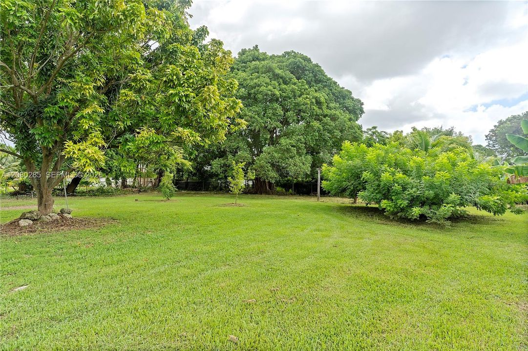 For Sale: $1,250,000 (2 beds, 1 baths, 1050 Square Feet)
