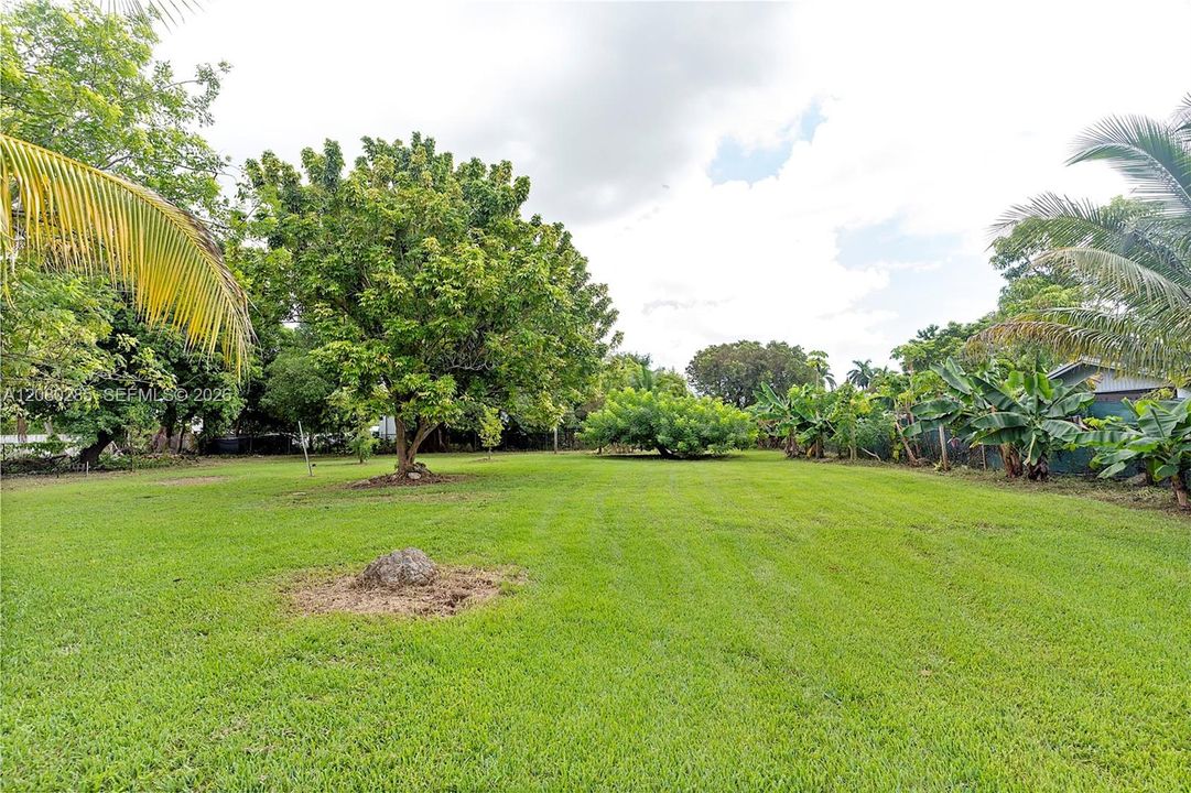 For Sale: $1,250,000 (2 beds, 1 baths, 1050 Square Feet)