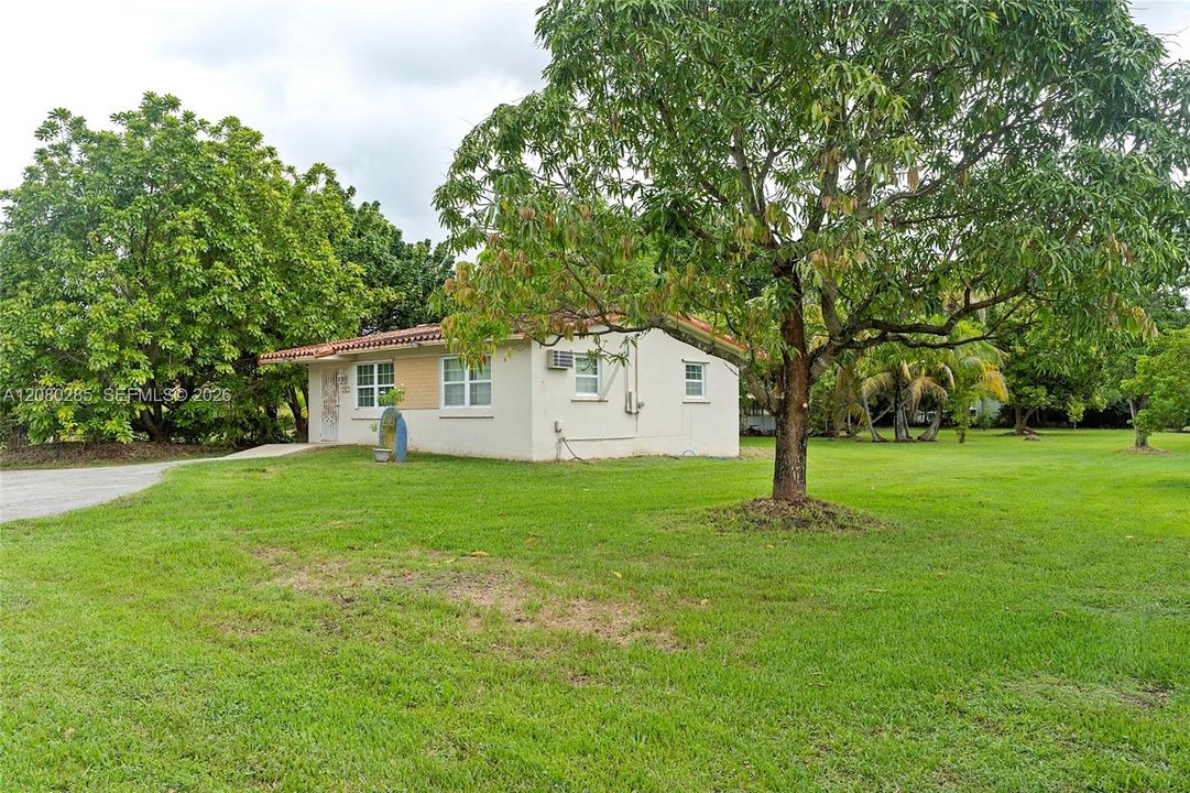 For Sale: $1,250,000 (2 beds, 1 baths, 1050 Square Feet)