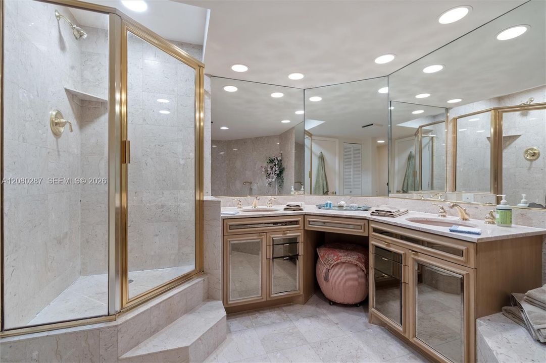На продажу: $1,395,000 (2 спален, 2 ванн, 1813 Квадратных фут)