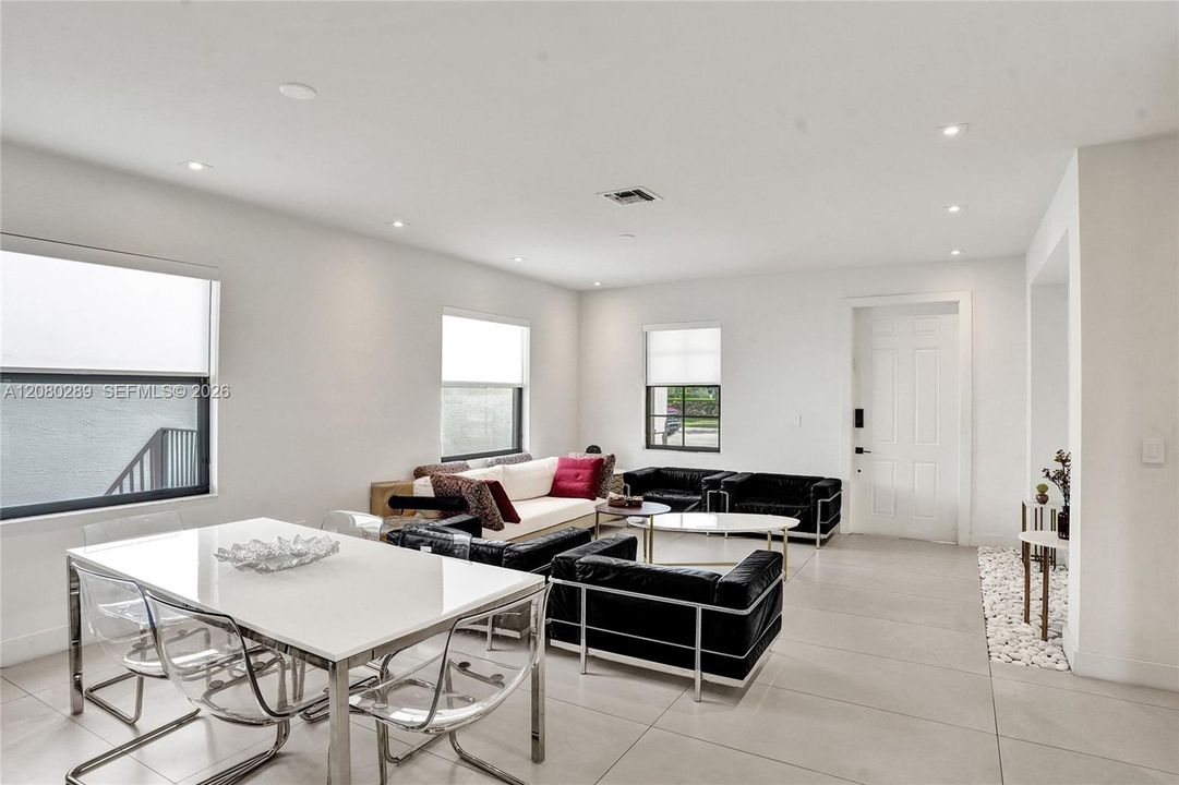 En Venta: $830,000 (3 camas, 3 baños, 2124 Pies cuadrados)