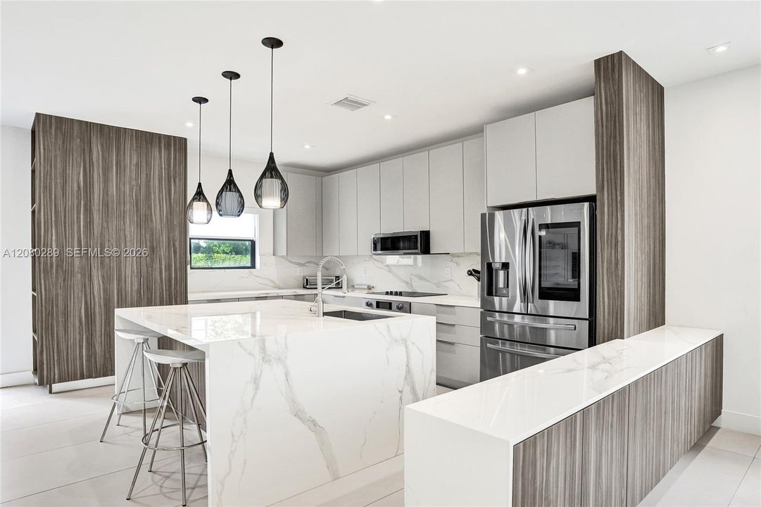 En Venta: $830,000 (3 camas, 3 baños, 2124 Pies cuadrados)
