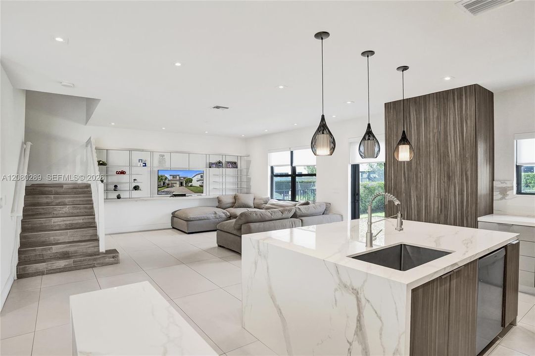 En Venta: $830,000 (3 camas, 3 baños, 2124 Pies cuadrados)