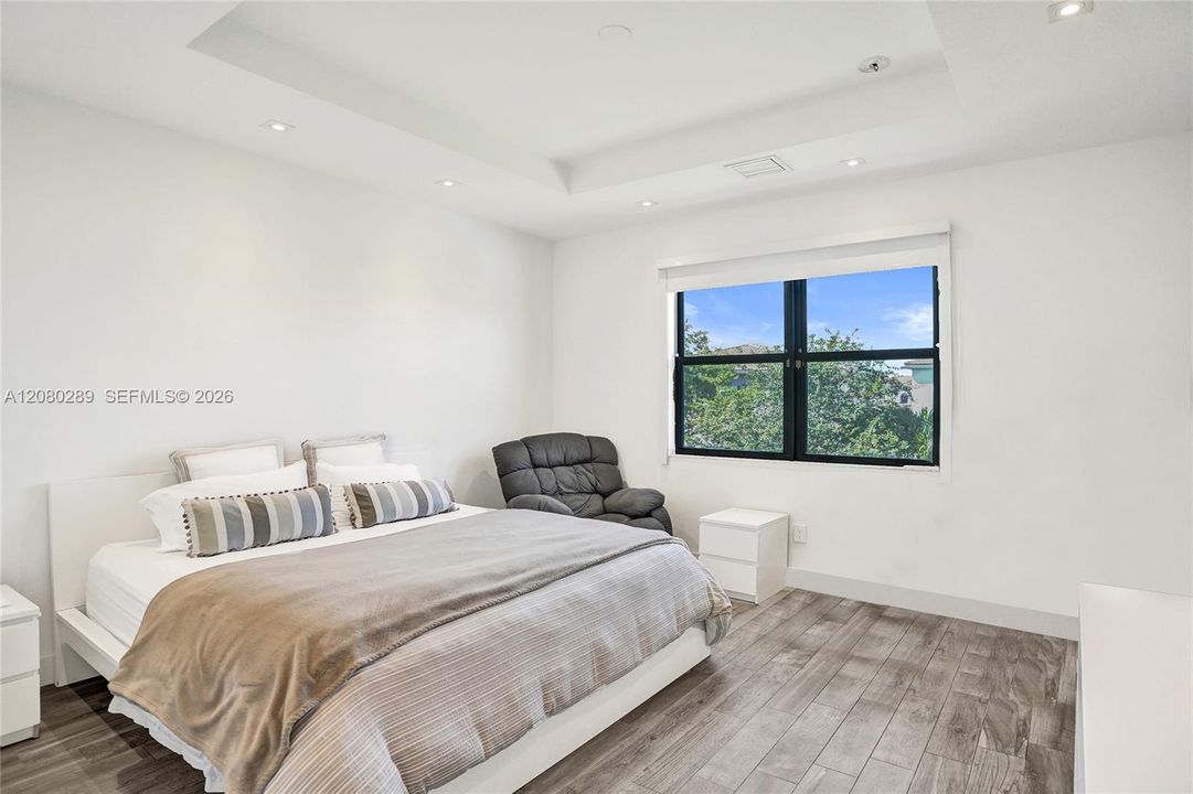 En Venta: $830,000 (3 camas, 3 baños, 2124 Pies cuadrados)