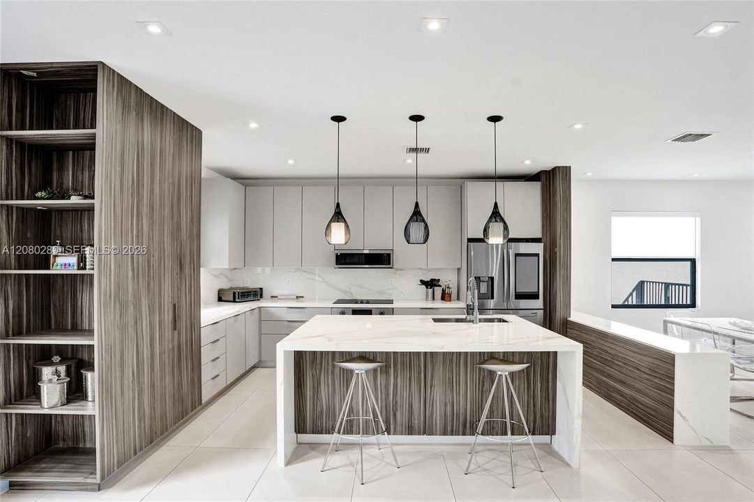 En Venta: $830,000 (3 camas, 3 baños, 2124 Pies cuadrados)