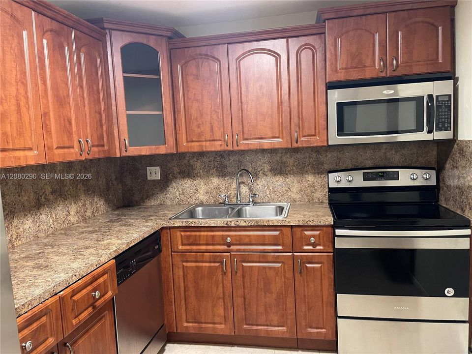 For Rent: $2,100 (1 beds, 2 baths, 1116 Square Feet)